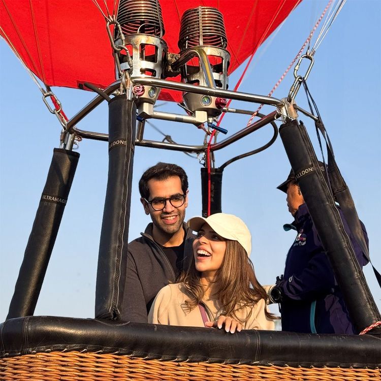 A hot air balloon with multiple peoples in it